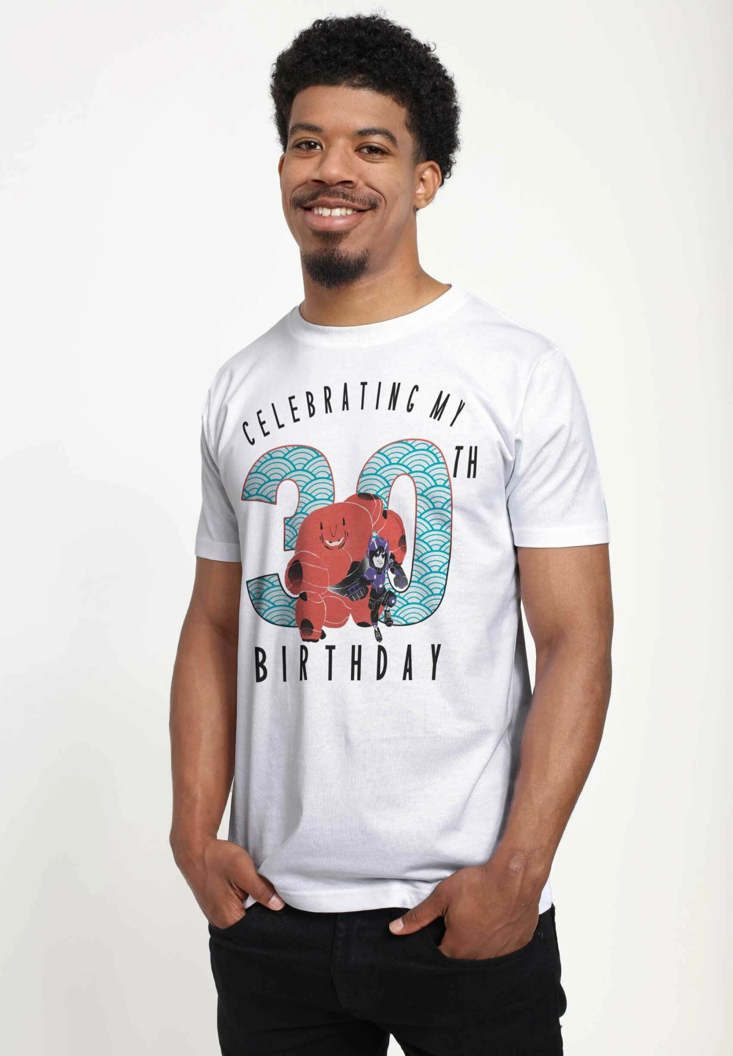 Disney Big Hero 6 Movie Baymax 30 Years UnisexT-Shirt Con StampaWhite Uomo T-shirt E Polo H3A2100GW-A11 3 Disney Big Hero 6 Movie Baymax 30 Years UnisexT-Shirt Con StampaWhite Uomo T-shirt E Polo H3A2100GW-A11 - immagine 3