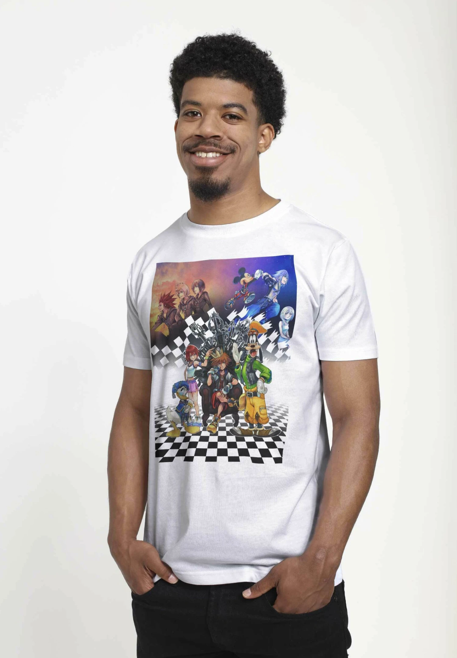 Disney Kingdom Hearts Group Checkers UnisexT-Shirt Con StampaWhite Uomo T-shirt E Polo H3A21029I-A11 4 Disney Kingdom Hearts Group Checkers UnisexT-Shirt Con StampaWhite Uomo T-shirt E Polo H3A21029I-A11 - immagine 4