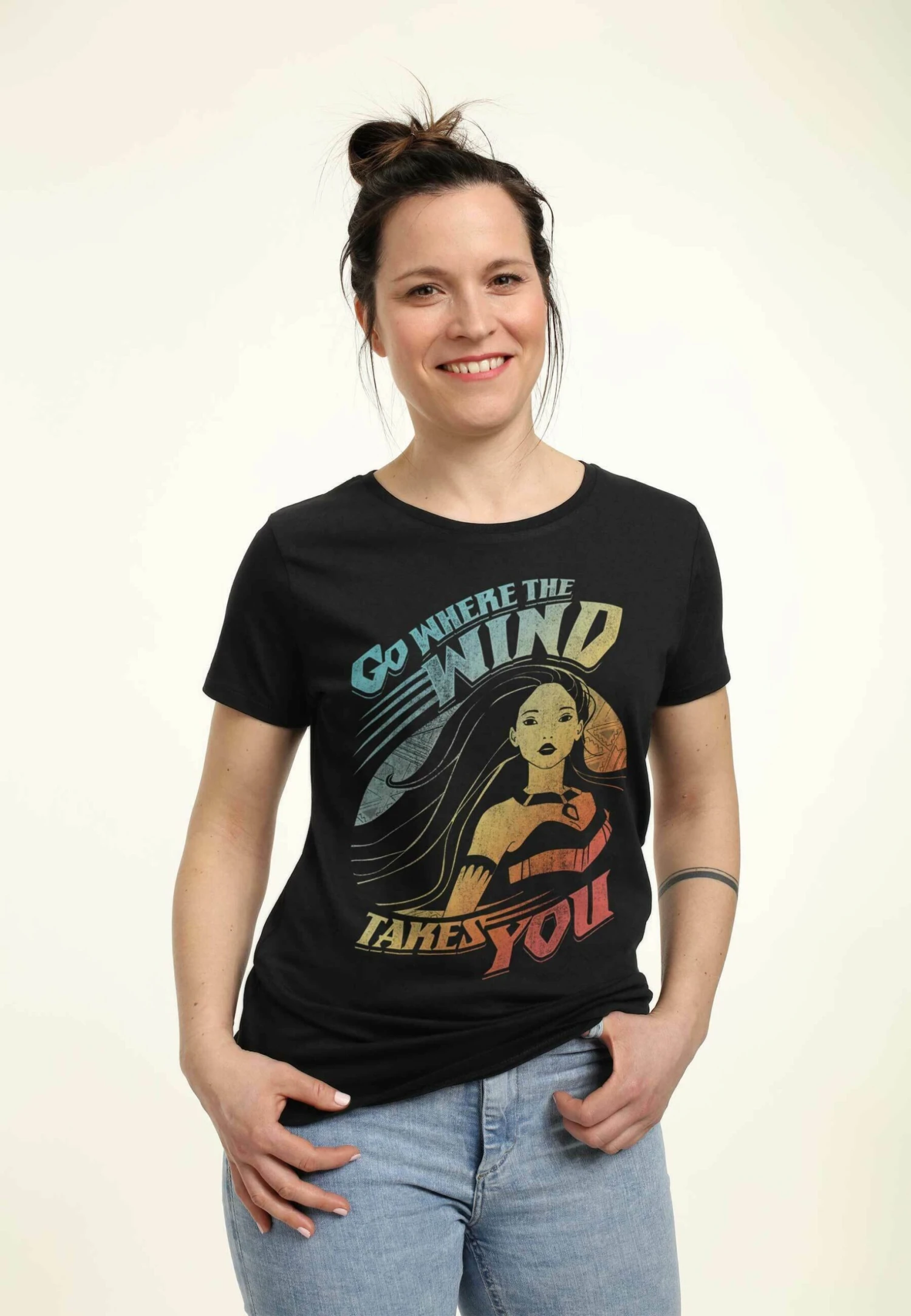 Disney Pocahontas Wind Takes YouT-Shirt Con StampaBlack Donna T-shirt E Top H3A21D32H-Q11 3 Disney Pocahontas Wind Takes YouT-Shirt Con StampaBlack Donna T-shirt E Top H3A21D32H-Q11 - immagine 3