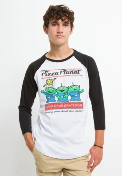 Disney Toy Story 1-3 Pizza Planet SurfMaglietta A Manica LungaWhite Black Uomo T-shirt E Polo H3A22O5SF-A11 -Disney c2e9f66830a94d53a0406cd8a52516f4 scaled